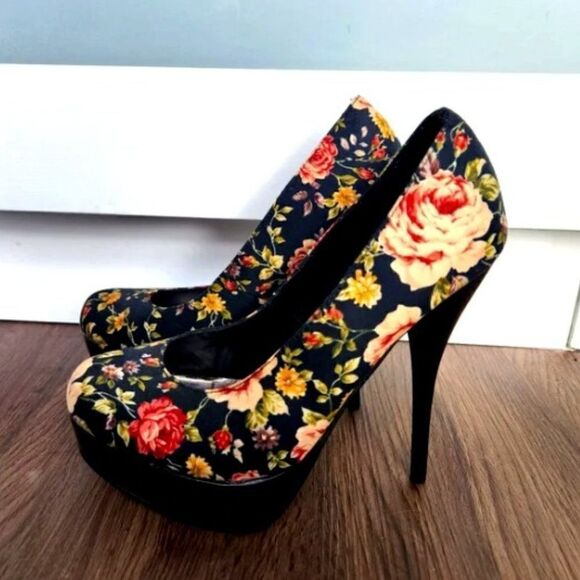 Glaze - Flowered Platform Heels - Picture 1 of 5
